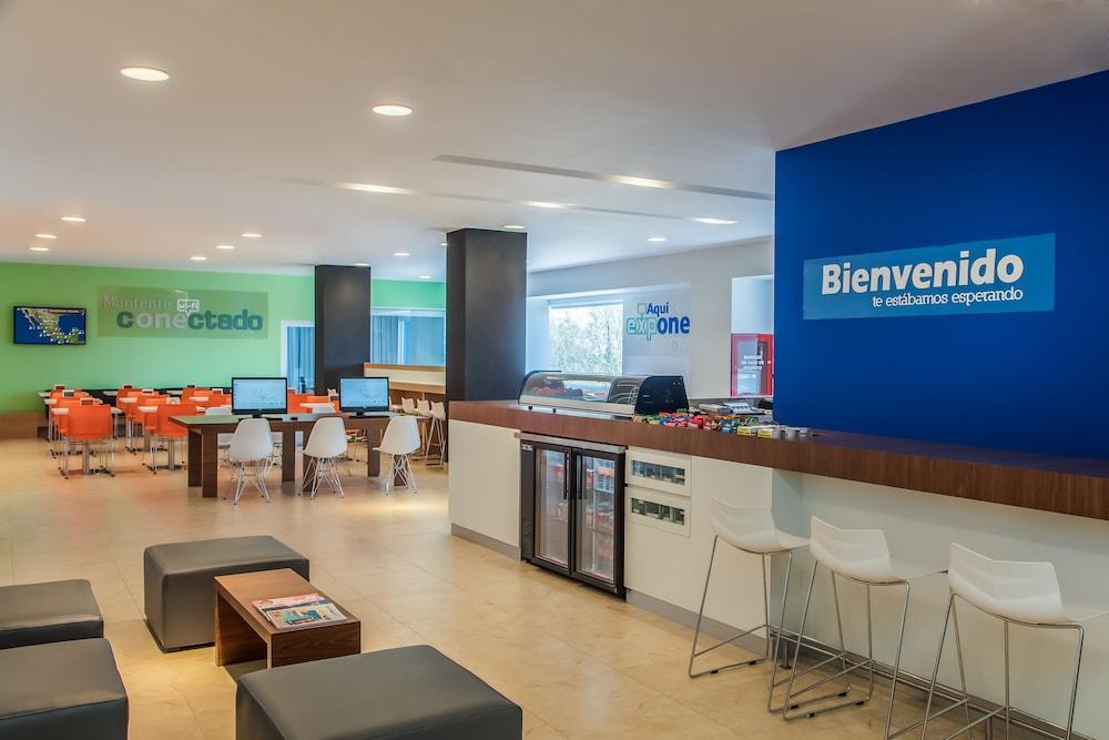 Sleep Inn Leon Antares Bagian luar foto