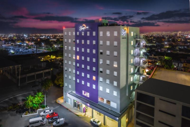 Sleep Inn Leon Antares Bagian luar foto