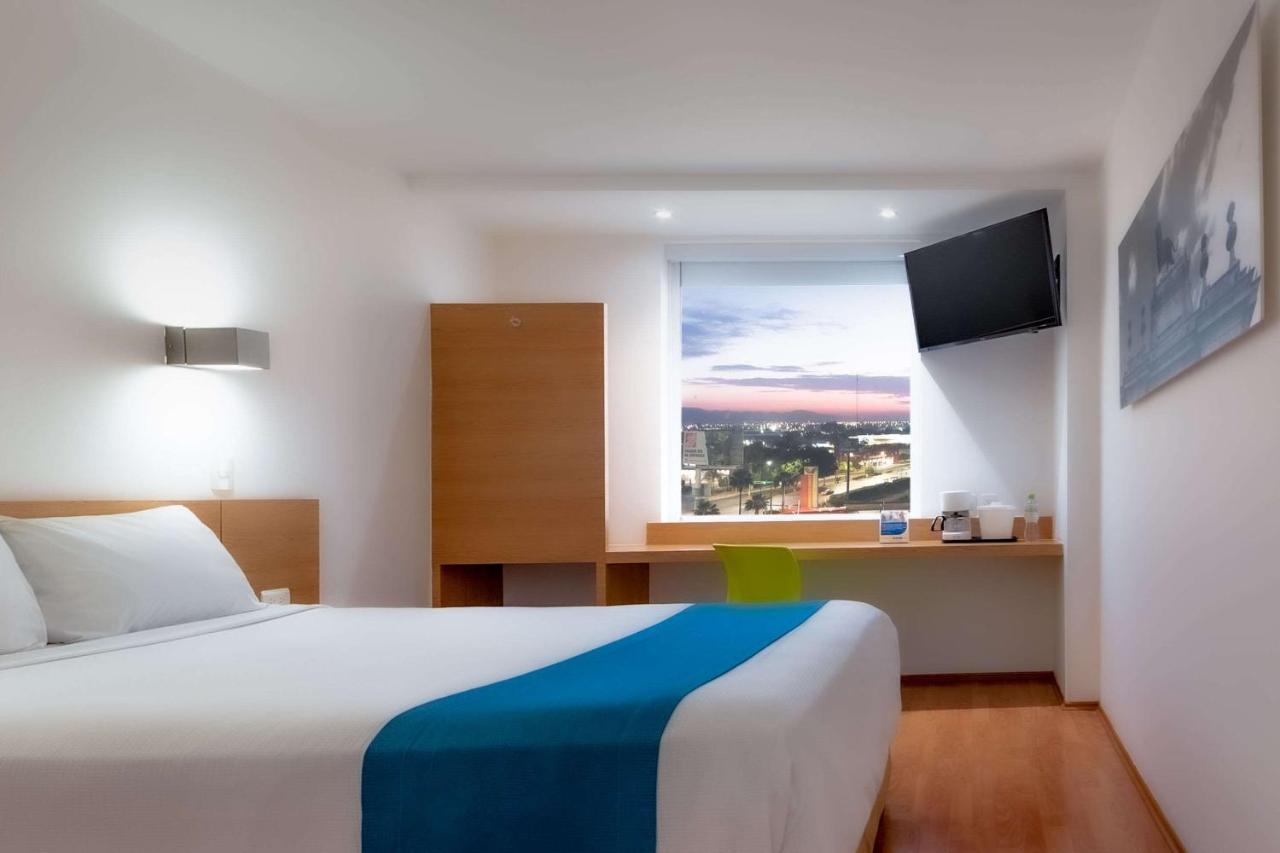 Sleep Inn Leon Antares Bagian luar foto