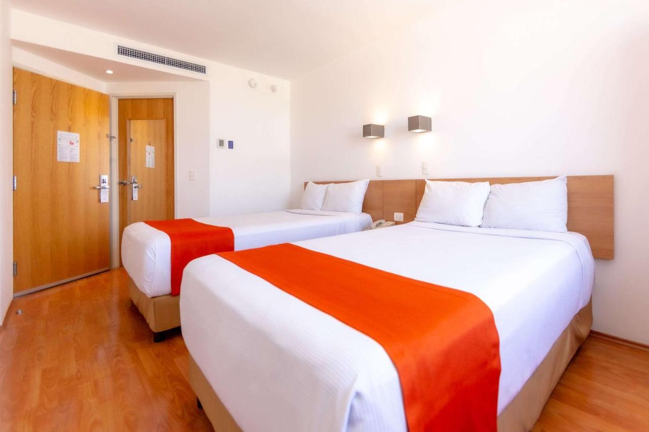 Sleep Inn Leon Antares Bagian luar foto