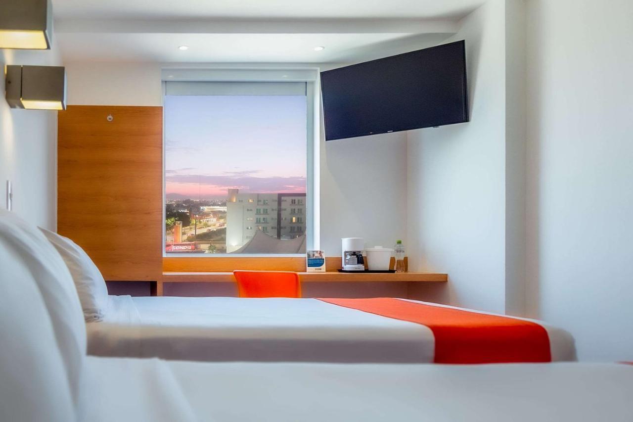 Sleep Inn Leon Antares Bagian luar foto