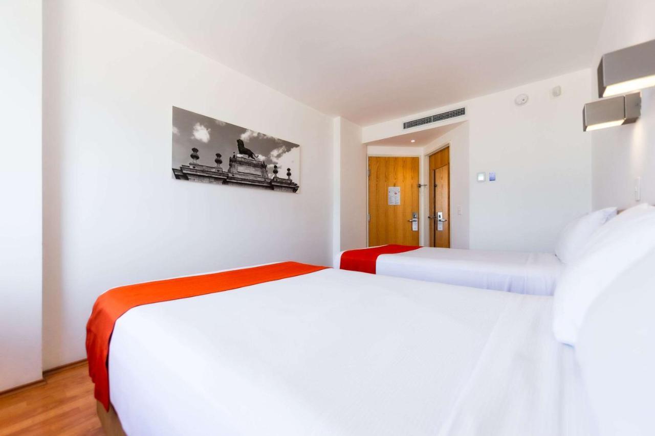 Sleep Inn Leon Antares Bagian luar foto