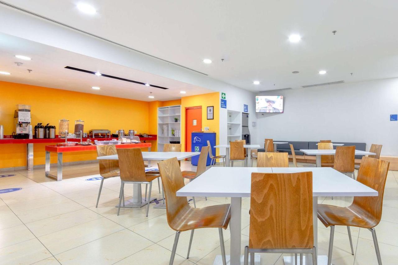 Sleep Inn Leon Antares Bagian luar foto