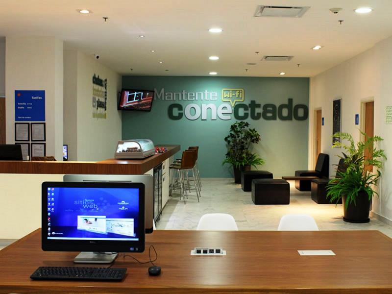 Sleep Inn Leon Antares Bagian luar foto