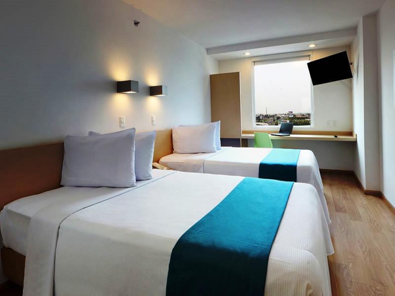 Sleep Inn Leon Antares Bagian luar foto